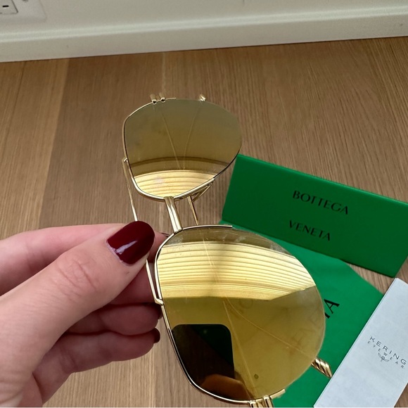 Bottega Venata Sunglasses with Case - Picture 10 of 12